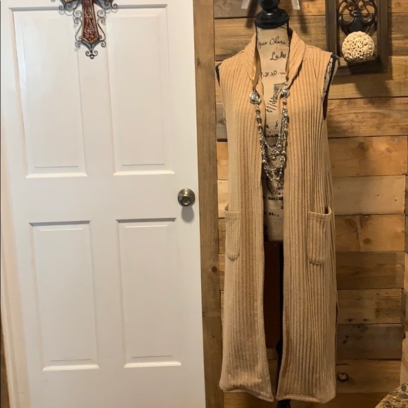 Beautiful cardigan size S,,, come withthe necklace - Picture 6 of 7